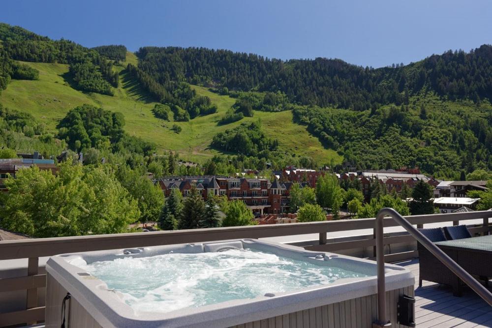 Independence Square 300, Nice Hotel Room With Great Views, Location & Rooftop Hot Tub! Aspen Bagian luar foto